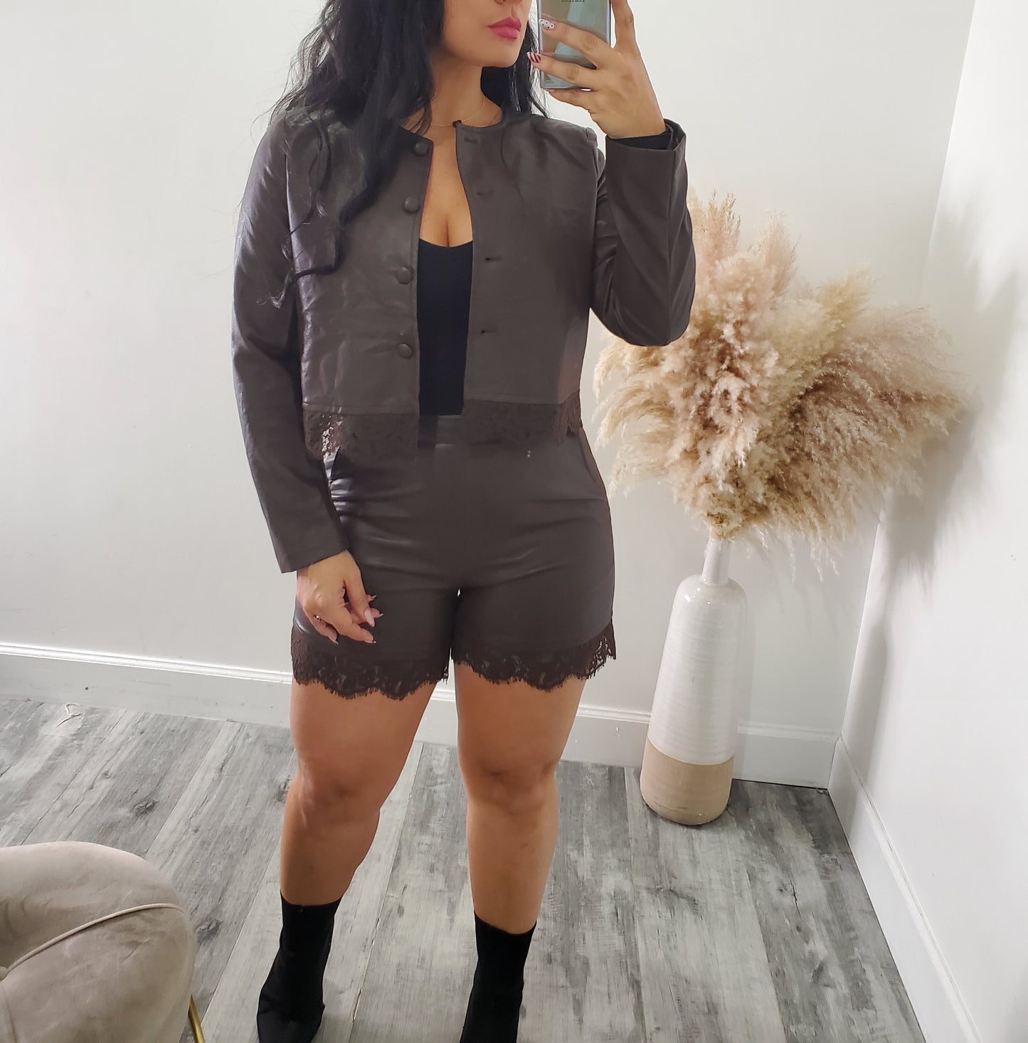 FALLIN LOVE SHORT SET