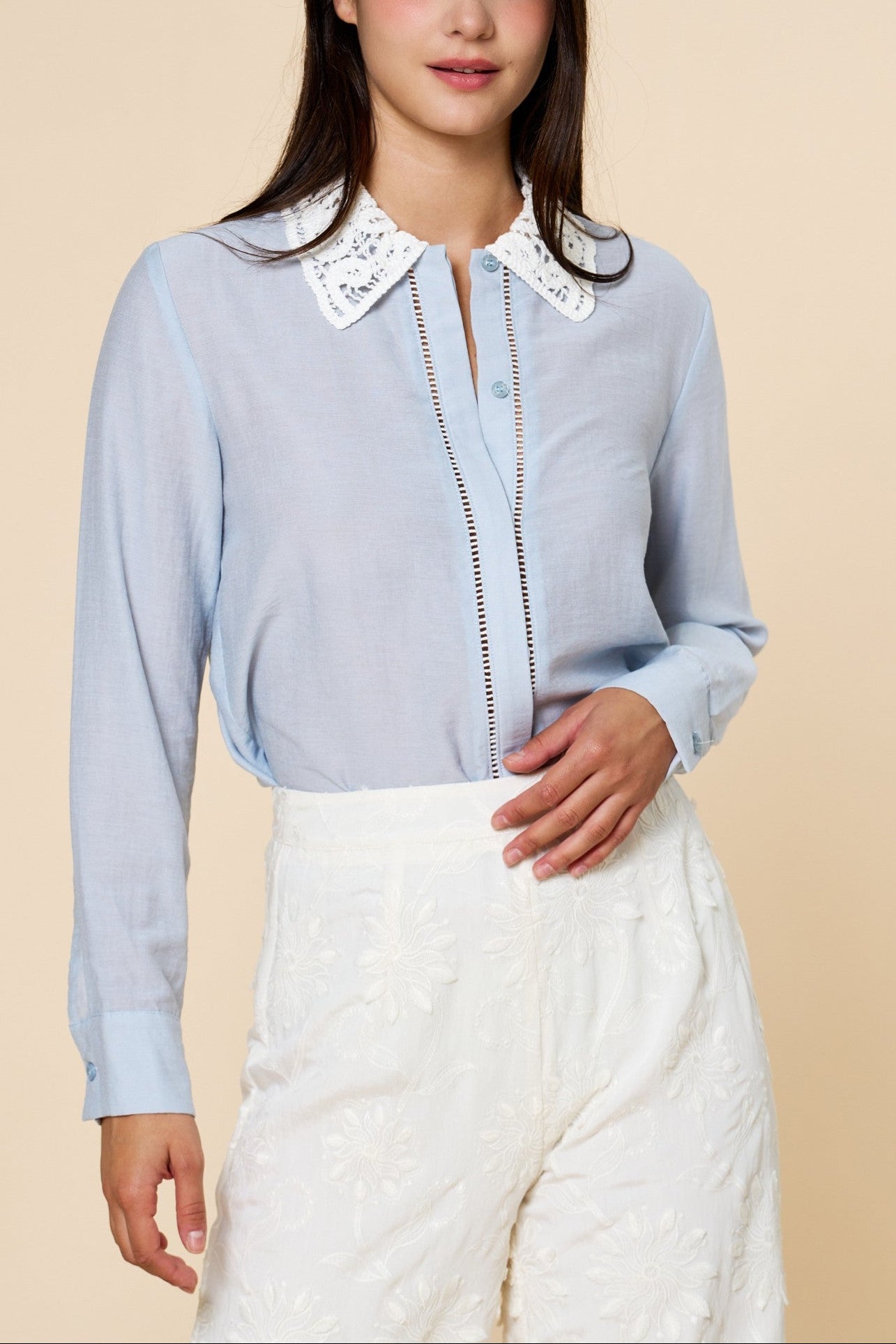 LIZ DETAIL BLOUSE