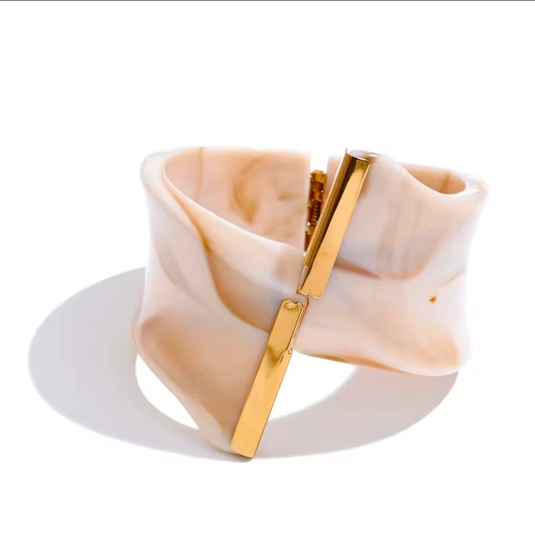 EXCLUSIVE ACRYLIC ACETIC BANGLE