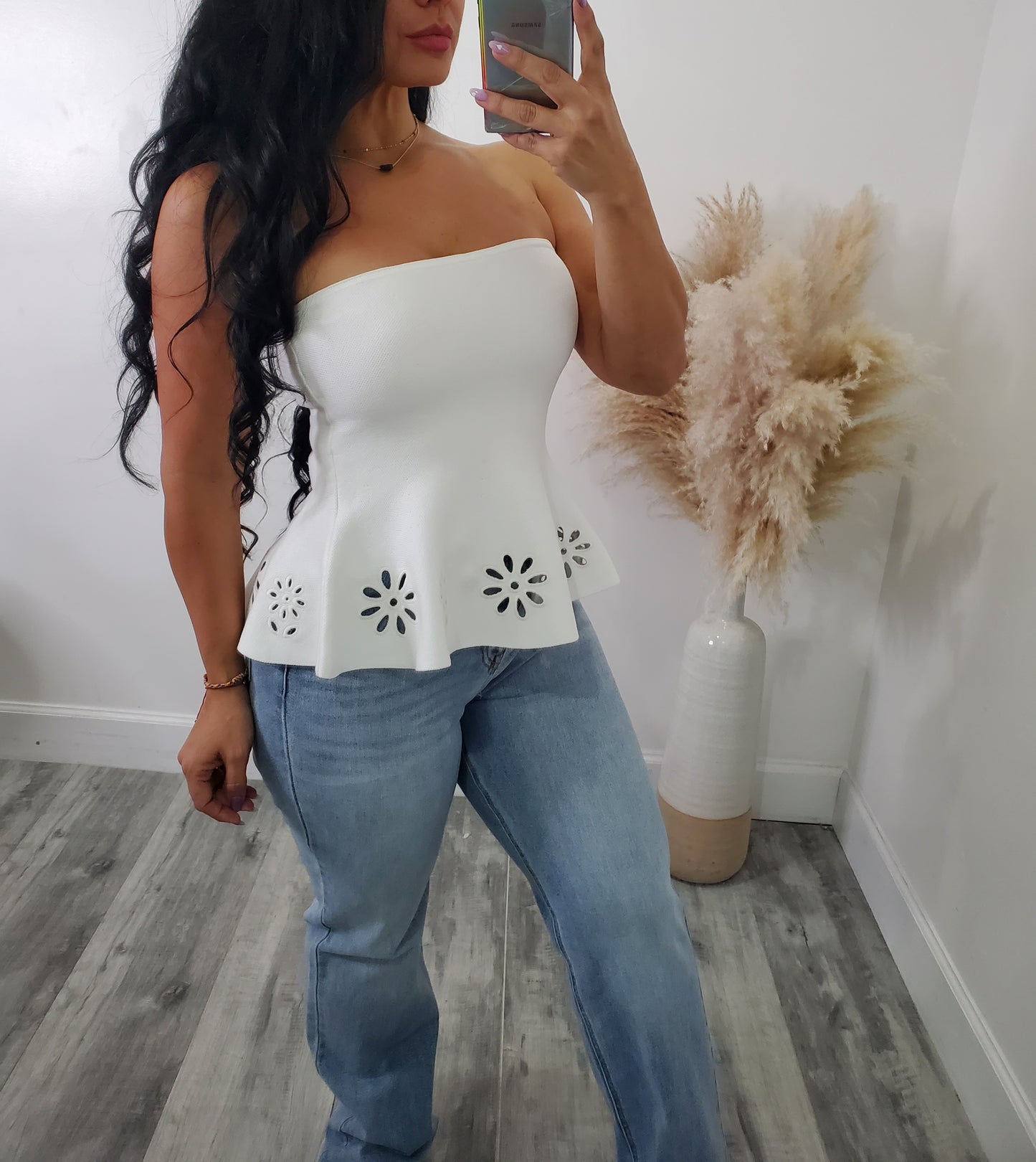 DETAIL STRAPLESS TOP