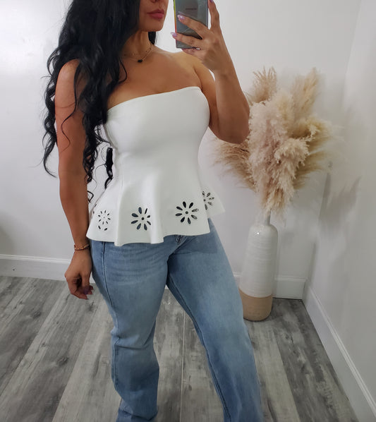 DETAIL STRAPLESS TOP