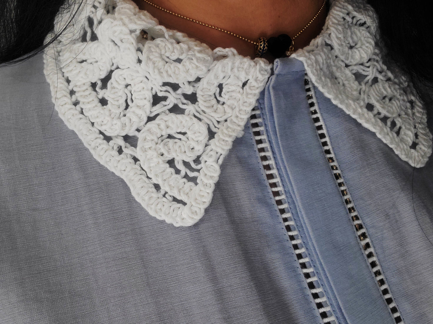 LIZ DETAIL BLOUSE