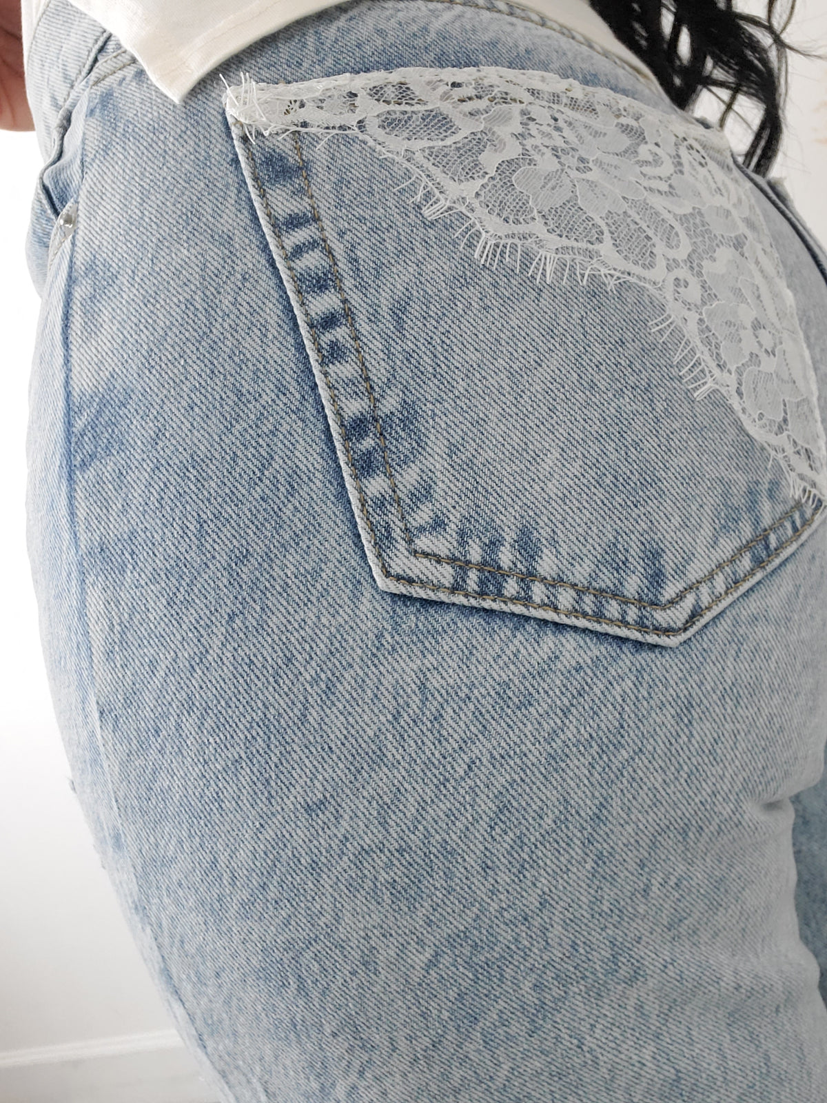 LACE DETAIL JEANS