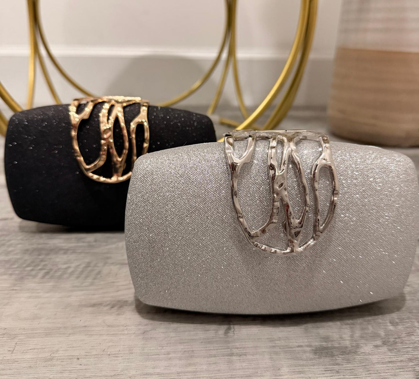 RUSTIC CLUTCH