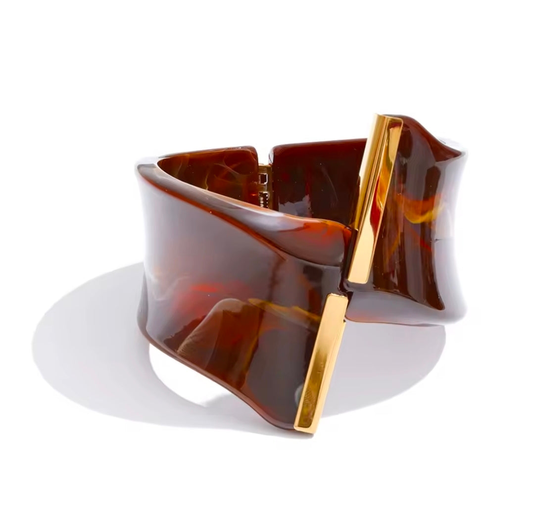 EXCLUSIVE ACRYLIC ACETIC BANGLE