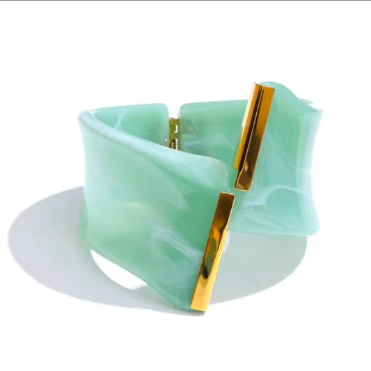EXCLUSIVE ACRYLIC ACETIC BANGLE